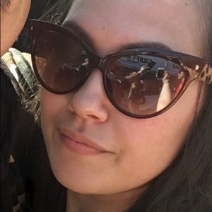 Meet your Posher, Leia